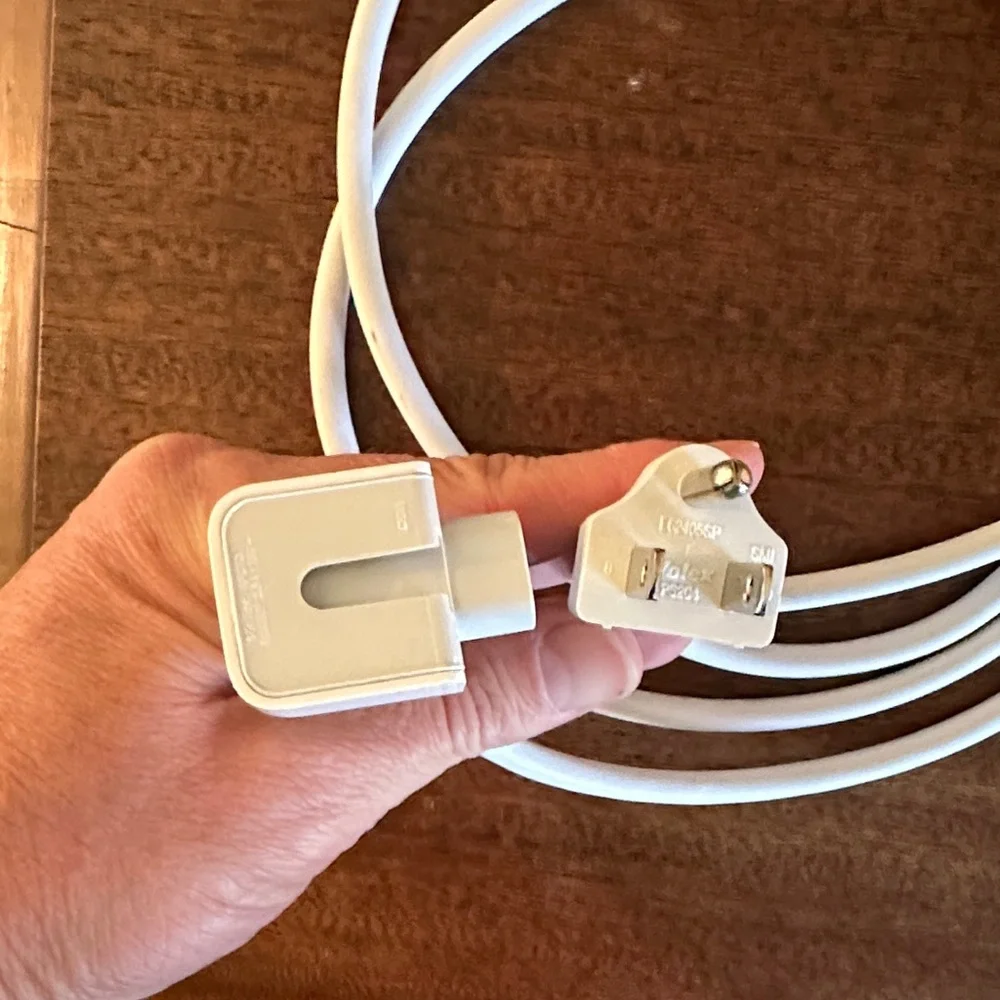 Apple Mac White Power Cable for Electronics